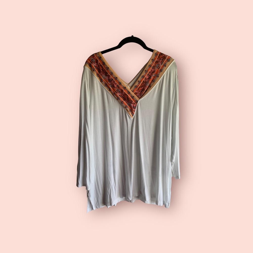Chico’s🍂3/4 Sleeve V-Neck and Back Stretchy Shirt. Very Versatile!